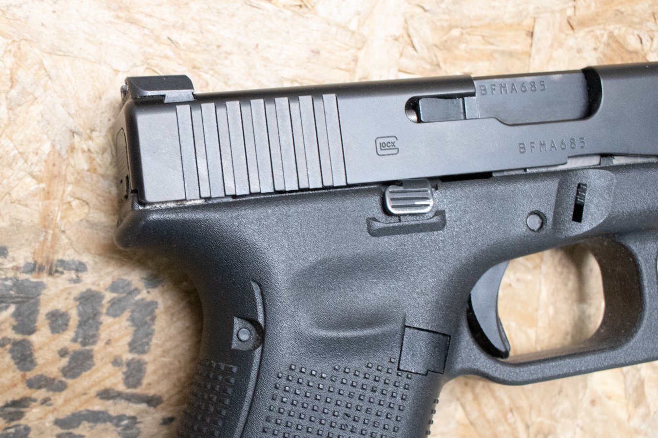 GLOCK 19Gen5 9mm Police Trade-In Pistols with Night Sights (Good Condition)
